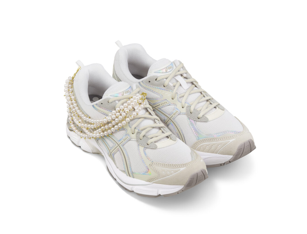 真珠の「TASAKI」創業70周年記念 × ASICS コラボスニーカーが4/26 発売 (タサキ アシックス)