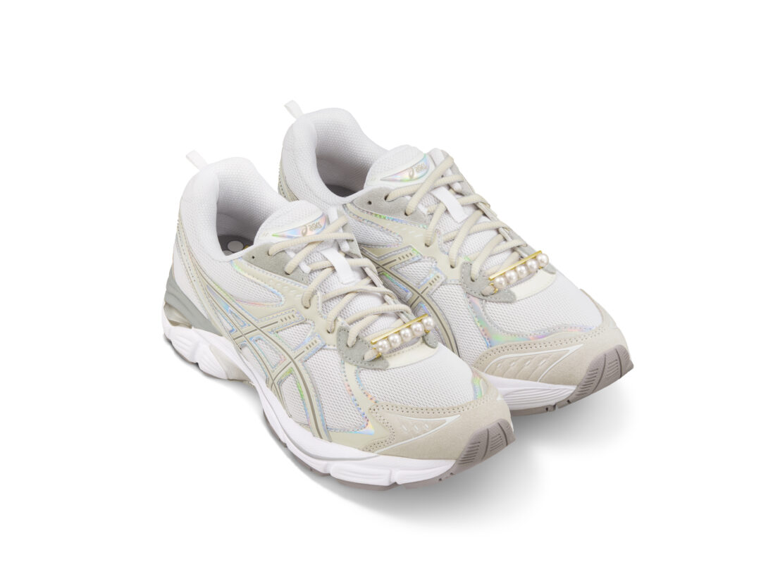 真珠の「TASAKI」創業70周年記念 × ASICS コラボスニーカーが4/26 発売 (タサキ アシックス)