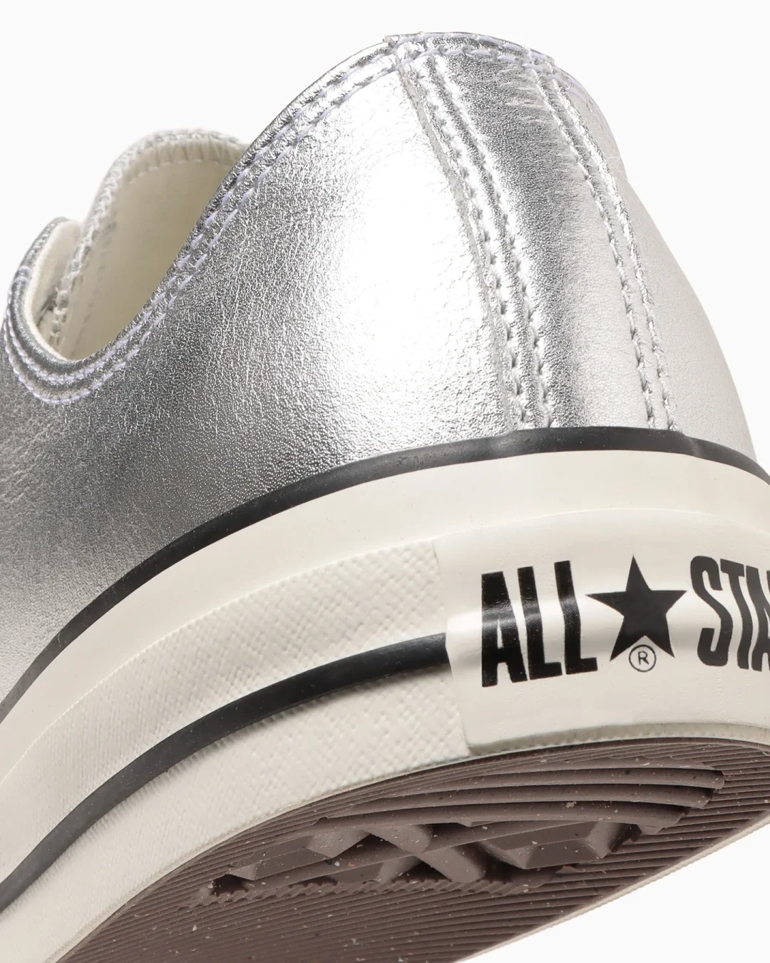 【2024年 4/26 発売】上品なシルバーのレザーを採用した CONVERSE LEATHER ALL STAR (R) OX/HI (コンバース レザー オールスター)