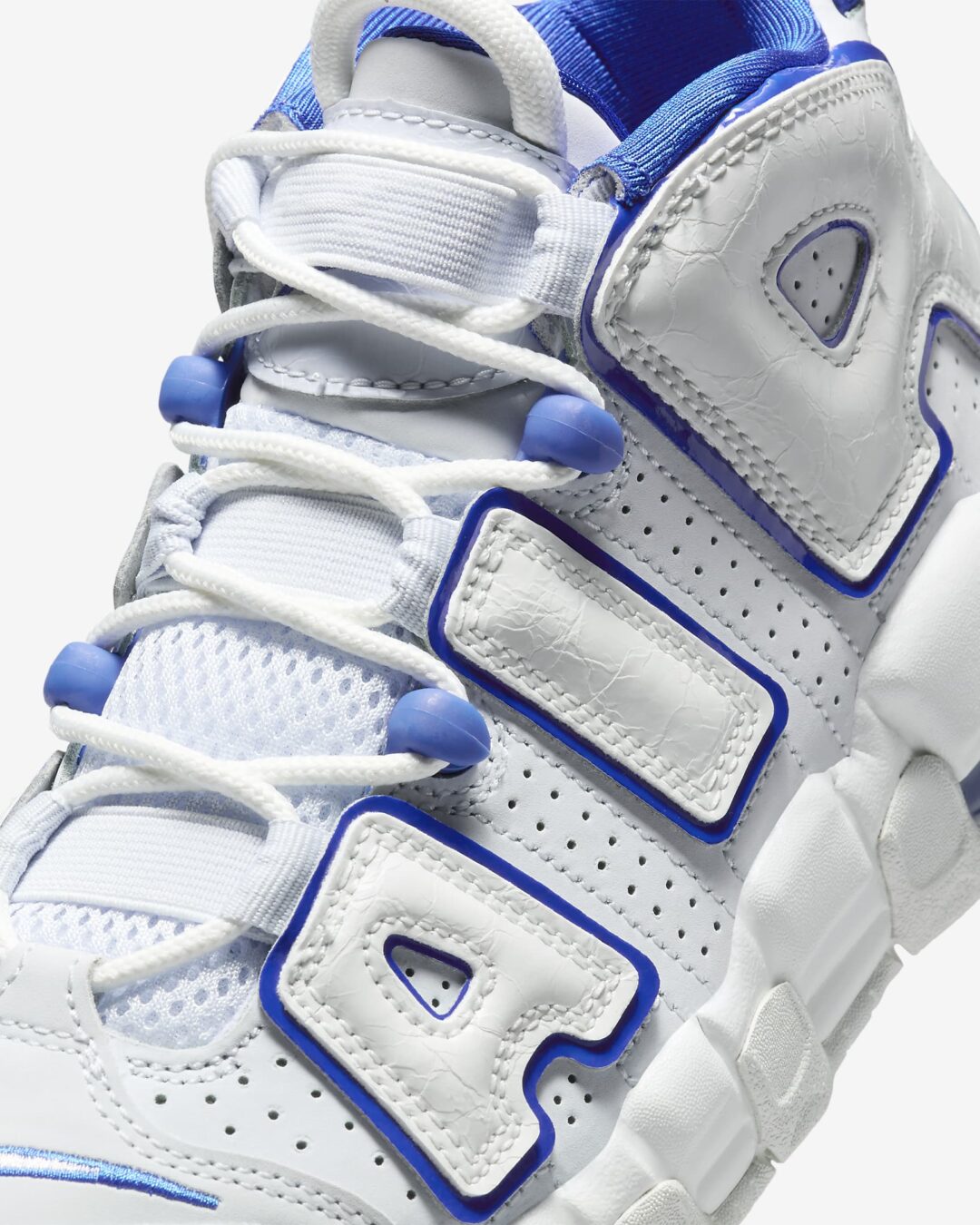 【海外発売】ナイキ GS エア モア アップテンポ “サミットホワイト/レーザーブルー” (NIKE GS AIR MORE UPTEMPO “Summit White/Racer Blue”) [FN4857-100]