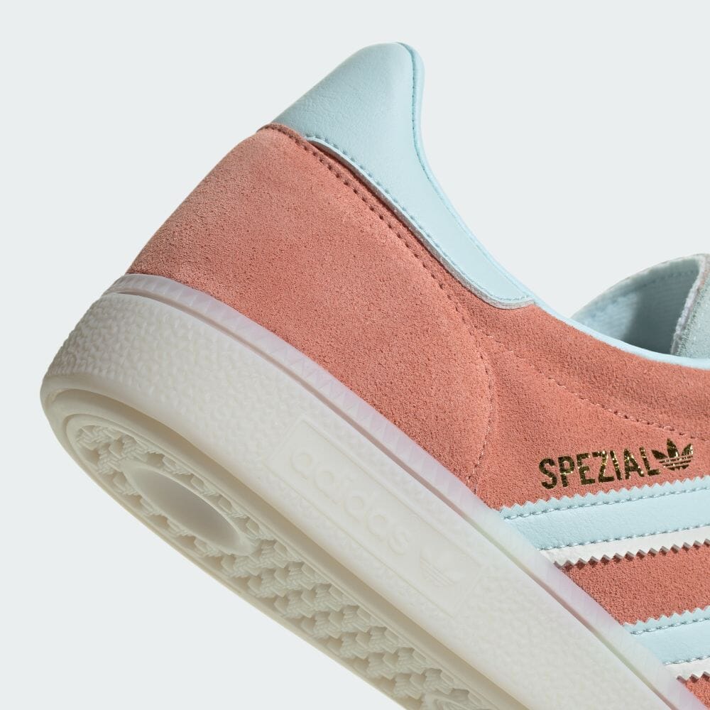 【国内発売】アディダス オリジナルス ハンドボール スペツィアル “ワンダークレイ/オールモストブルー” (adidas Originals HANDBALL SPEZIAL “Wonder Clay/Almost Blue”) [IG6275]