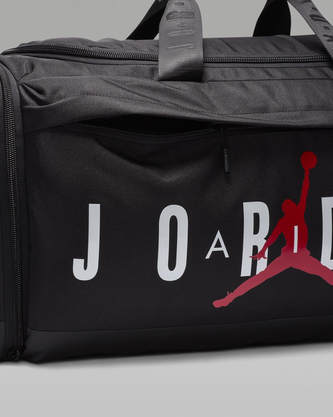 一泊旅行用に、試合用に最適な「ナイキ ジョーダン ベロシティ ダッフルバッグ」が発売 (NIKE JORDAN Velocity duffel bag) [HF7295-010/HF7295-687/HF7294-010/HF7294-687]