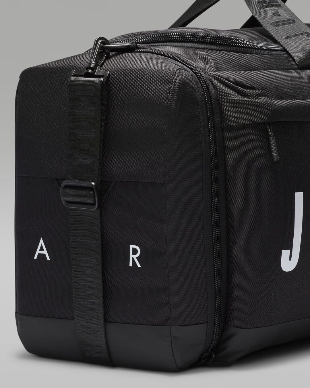 一泊旅行用に、試合用に最適な「ナイキ ジョーダン ベロシティ ダッフルバッグ」が発売 (NIKE JORDAN Velocity duffel bag) [HF7295-010/HF7295-687/HF7294-010/HF7294-687]