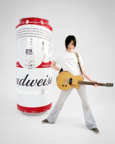 thisisneverthat × Budweiser コラボレーションが2024年 4/26 発売 (ディスイズネバーザット バドワイザー)