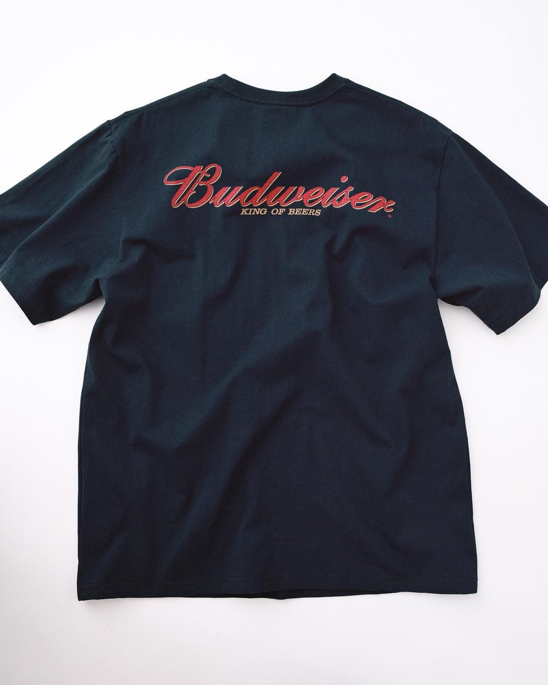 thisisneverthat × Budweiser コラボレーションが2024年 4/26 発売 (ディスイズネバーザット バドワイザー)