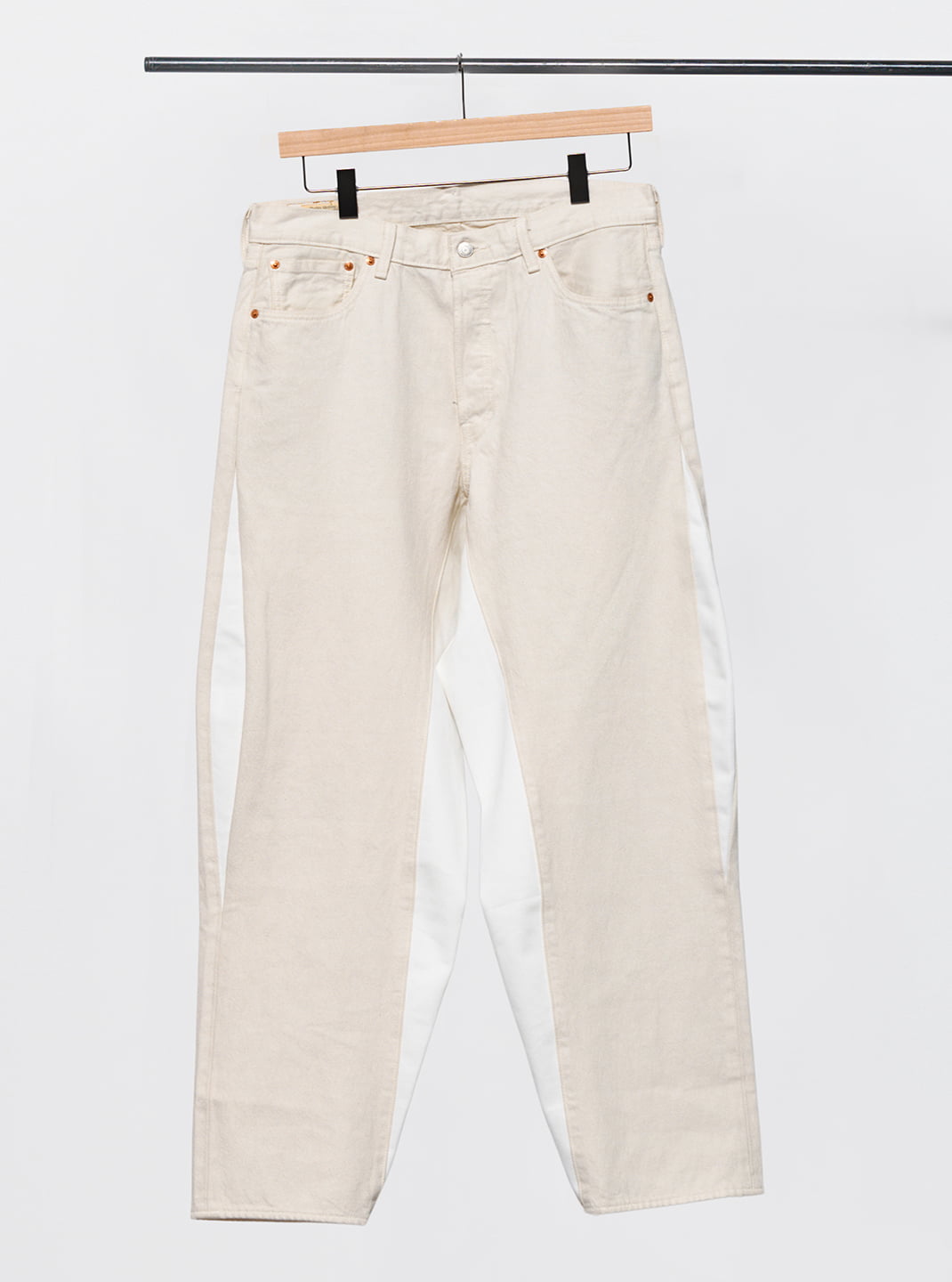 「Levi’s 501 CUSTOMIZED EXPANSION JEANS “Black/White”」が2024年 4/25 19:30~発売 (リーバイス)