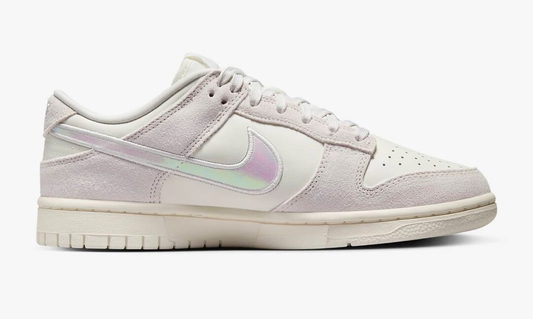 【2024年 5/13 & 5/18 発売】ナイキ ウィメンズ ダンク ロー “イリディセントスウッシュ/セイル” (NIKE WMNS DUNK LOW “Iridescent Swoosh/Sail”) [HF5074-133]