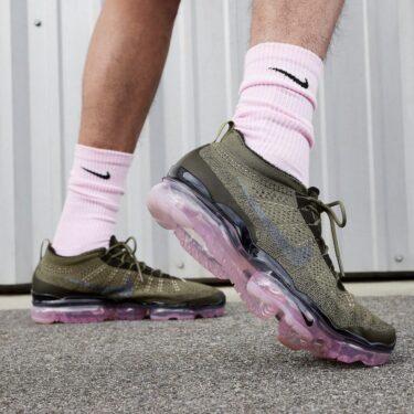 ナイキ エア ヴェイパーマックス 2023 フライニット “ミディアムオリーブ/ピンクオックスフォード” (NIKE AIR VAPORMAX 2023 FLYKNIT “Medium Olive/Pink Oxford”) [DV1678-200]