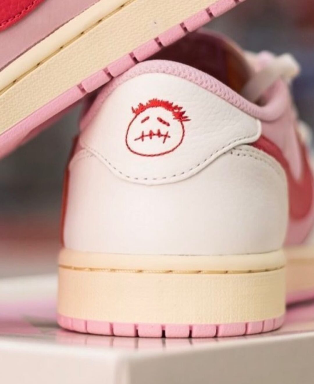 【2026年 5/22 発売予定】Travis Scott × NIKE AIR JORDAN 1 RETRO LOW OG SP “Sail/Shy Pink” (トラヴィス・スコット ナイキ エア ジョーダン 1 ロー “セイル/スカイピンク”) [IQ7604-100/IQ7604-101]