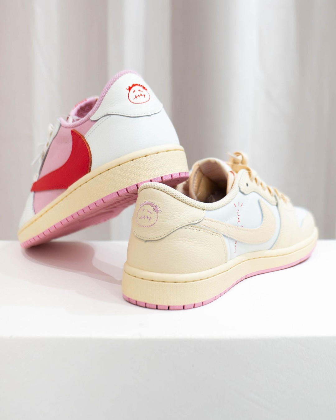 【2026年 5/29 発売予定】Travis Scott × NIKE AIR JORDAN 1 RETRO LOW OG SP “Sail/Shy Pink” (トラヴィス・スコット ナイキ エア ジョーダン 1 ロー “セイル/スカイピンク”) [IQ7604-100/IQ7604-101]