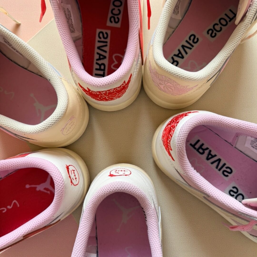【2026年 5/29 発売】Travis Scott × NIKE AIR JORDAN 1 RETRO LOW OG SP “Sail/Shy Pink” (トラヴィス・スコット ナイキ エア ジョーダン 1 ロー “セイル/スカイピンク”) [IQ7604-100/IQ7604-101]