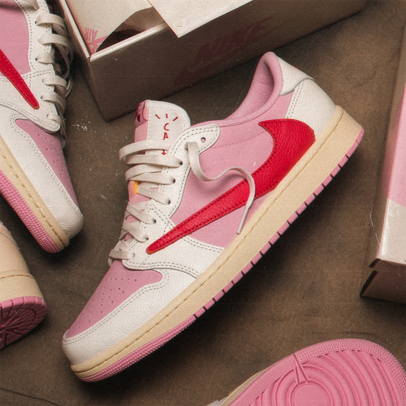 【2026年 5/29 発売】Travis Scott × NIKE AIR JORDAN 1 RETRO LOW OG SP “Sail/Shy Pink” (トラヴィス・スコット ナイキ エア ジョーダン 1 ロー “セイル/スカイピンク”) [IQ7604-100/IQ7604-101]