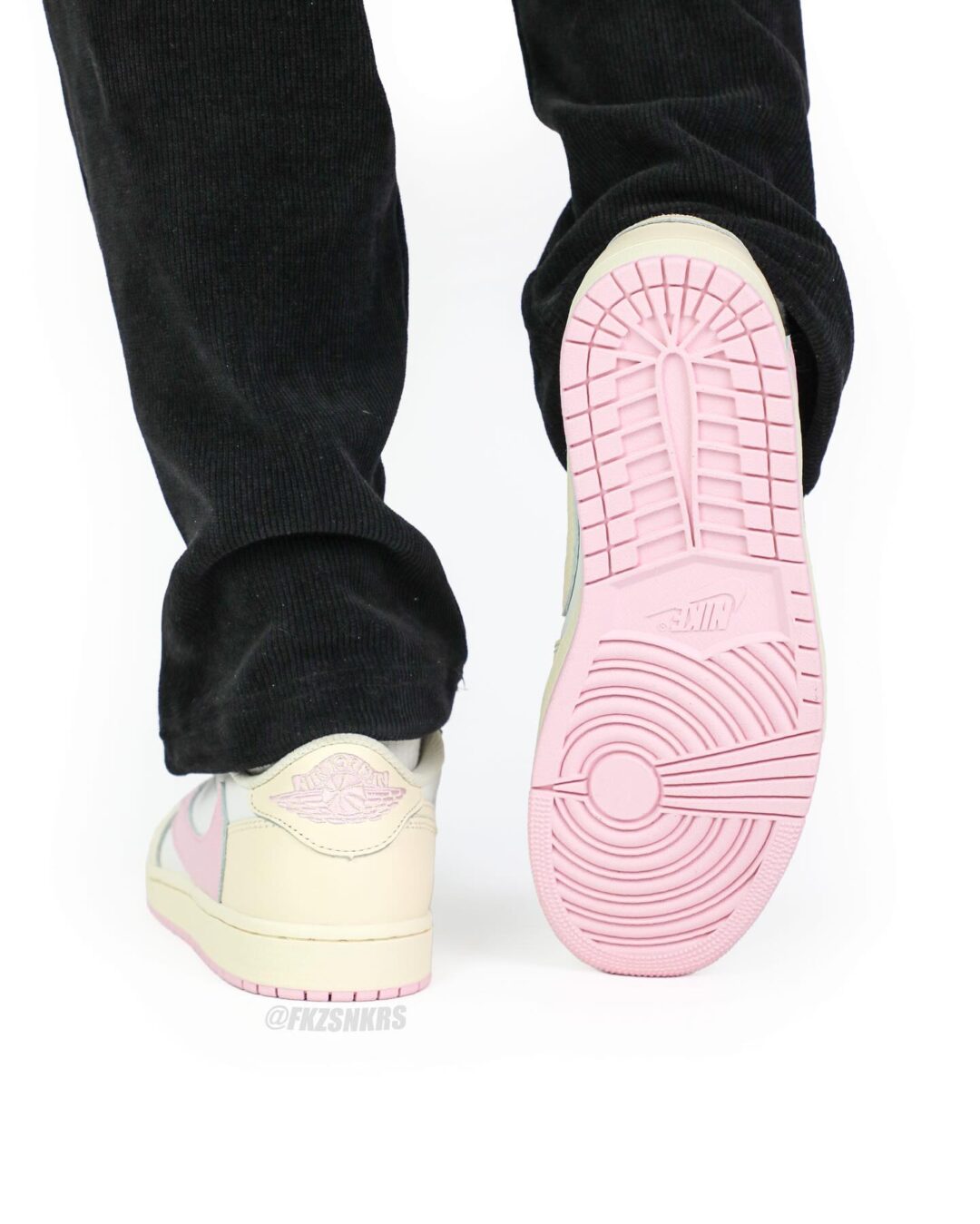 【2026年 5/22 発売予定】Travis Scott × NIKE AIR JORDAN 1 RETRO LOW OG SP “Sail/Shy Pink” (トラヴィス・スコット ナイキ エア ジョーダン 1 ロー “セイル/スカイピンク”) [IQ7604-100/IQ7604-101]