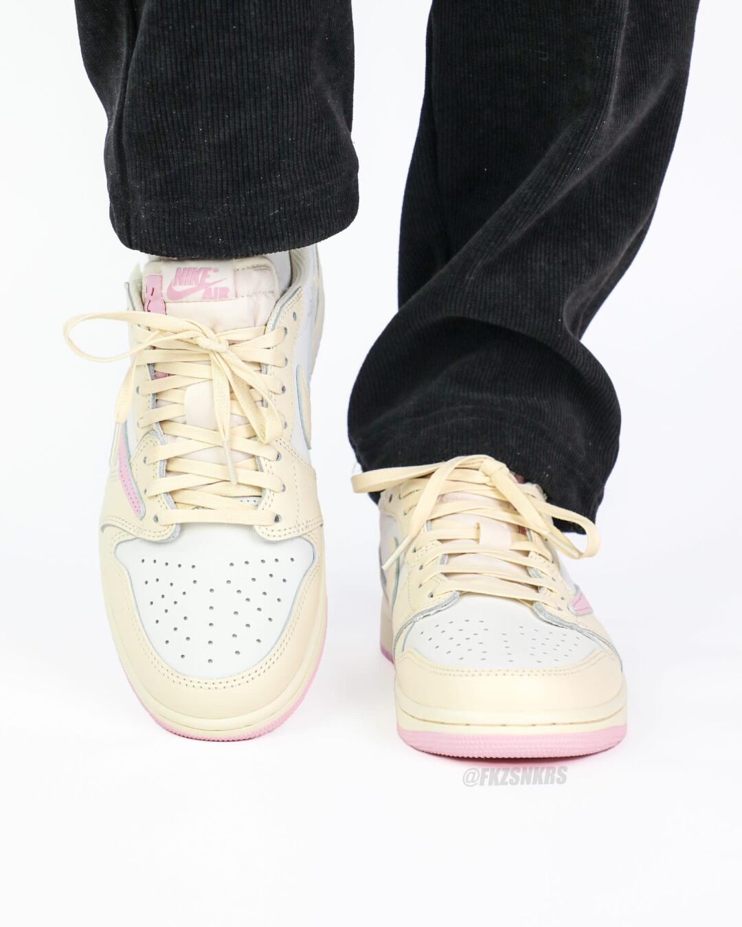 【2026年 5/22 発売予定】Travis Scott × NIKE AIR JORDAN 1 RETRO LOW OG SP “Sail/Shy Pink” (トラヴィス・スコット ナイキ エア ジョーダン 1 ロー “セイル/スカイピンク”) [IQ7604-100/IQ7604-101]