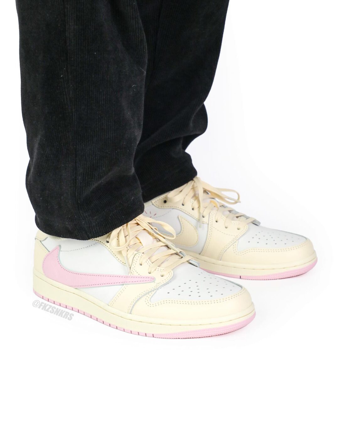 【2026年 5/22 発売予定】Travis Scott × NIKE AIR JORDAN 1 RETRO LOW OG SP “Sail/Shy Pink” (トラヴィス・スコット ナイキ エア ジョーダン 1 ロー “セイル/スカイピンク”) [IQ7604-100/IQ7604-101]