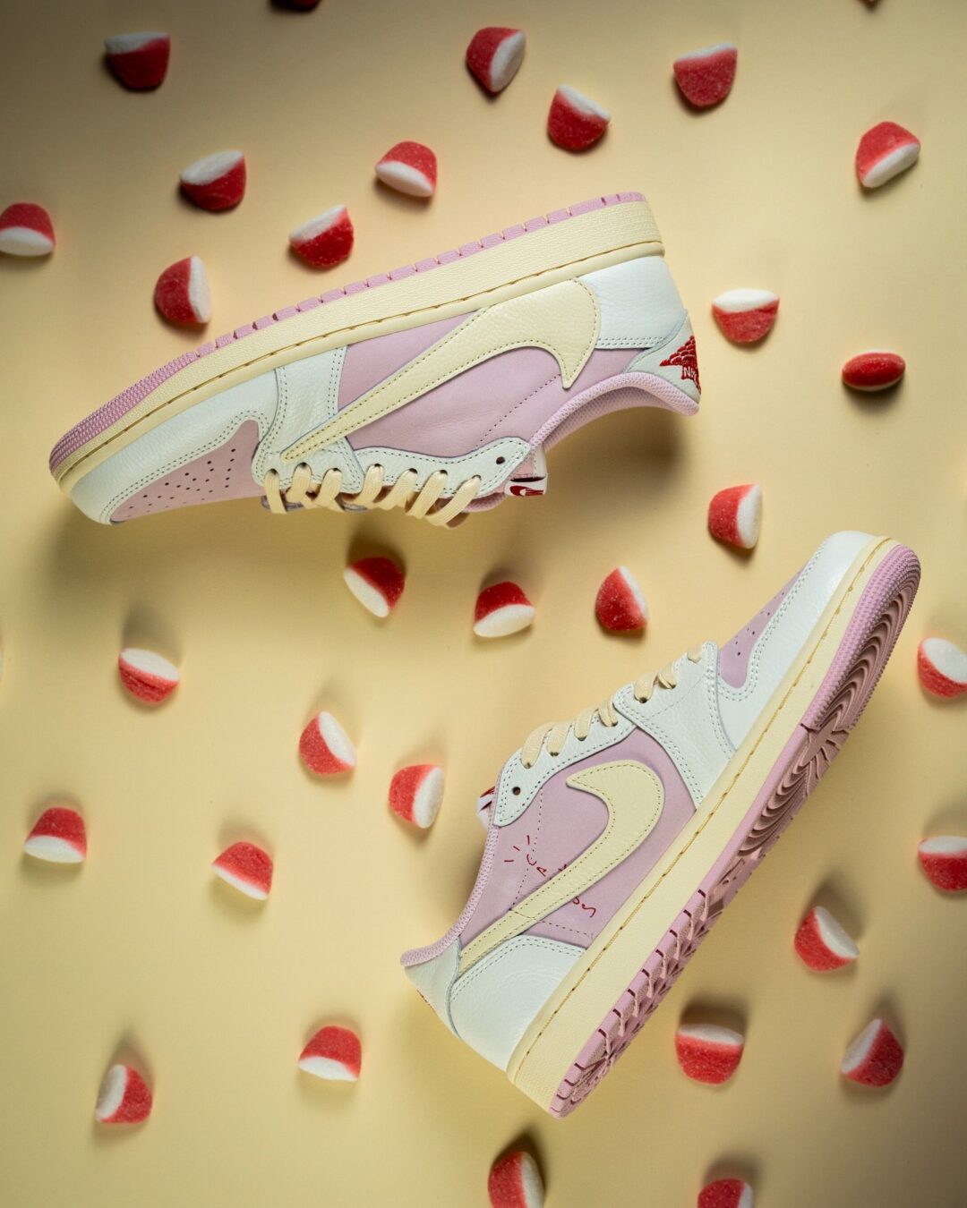 【2026年 5/22 発売予定】Travis Scott × NIKE AIR JORDAN 1 RETRO LOW OG SP “Sail/Shy Pink” (トラヴィス・スコット ナイキ エア ジョーダン 1 ロー “セイル/スカイピンク”) [IQ7604-100/IQ7604-101]
