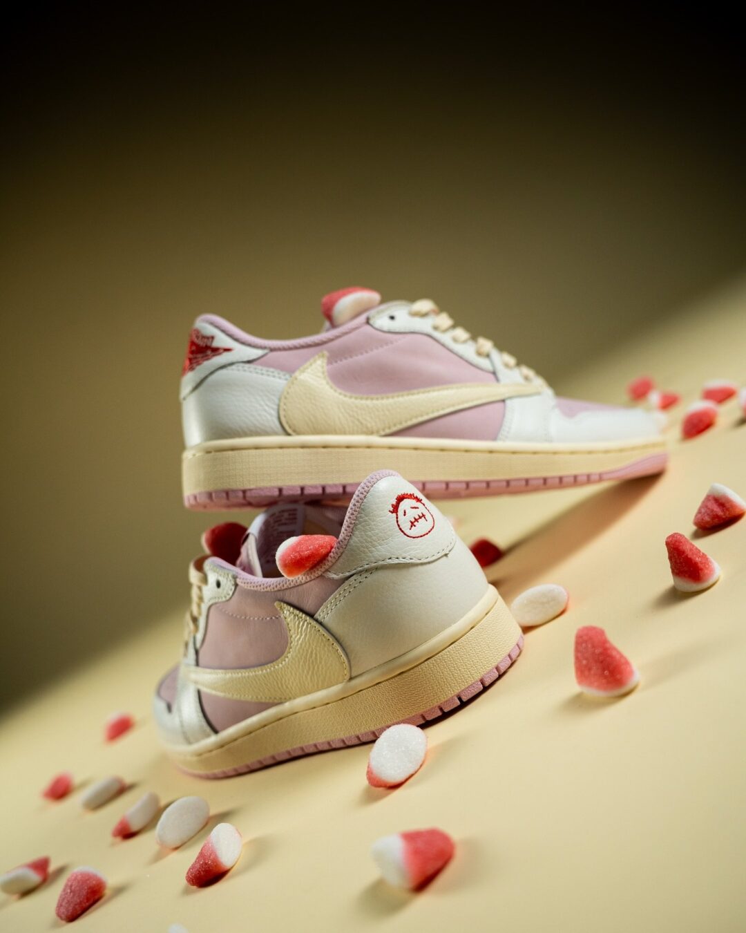 【2026年 5/22 発売予定】Travis Scott × NIKE AIR JORDAN 1 RETRO LOW OG SP “Sail/Shy Pink” (トラヴィス・スコット ナイキ エア ジョーダン 1 ロー “セイル/スカイピンク”) [IQ7604-100/IQ7604-101]
