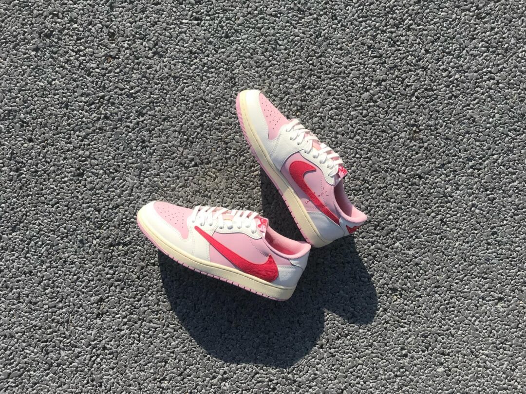 【2026年 5/22 発売予定】Travis Scott × NIKE AIR JORDAN 1 RETRO LOW OG SP “Sail/Shy Pink” (トラヴィス・スコット ナイキ エア ジョーダン 1 ロー “セイル/スカイピンク”) [IQ7604-100/IQ7604-101]