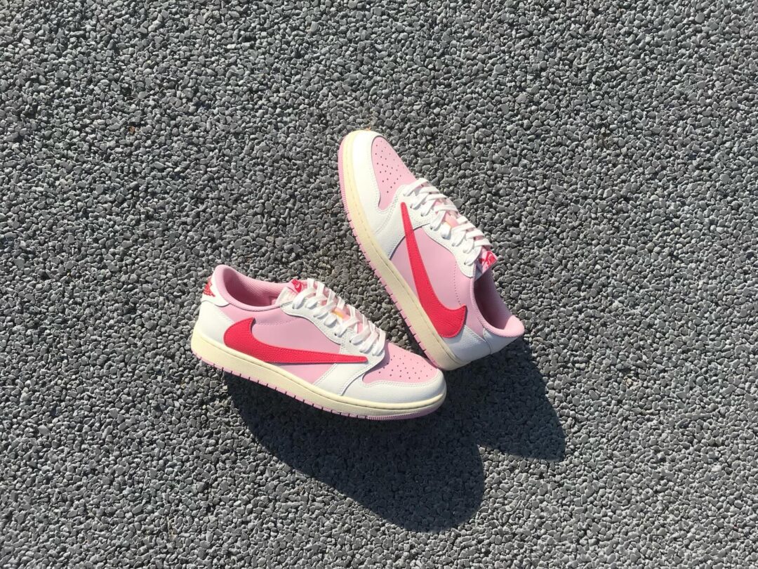 【2026年 5/22 発売予定】Travis Scott × NIKE AIR JORDAN 1 RETRO LOW OG SP “Sail/Shy Pink” (トラヴィス・スコット ナイキ エア ジョーダン 1 ロー “セイル/スカイピンク”) [IQ7604-100/IQ7604-101]