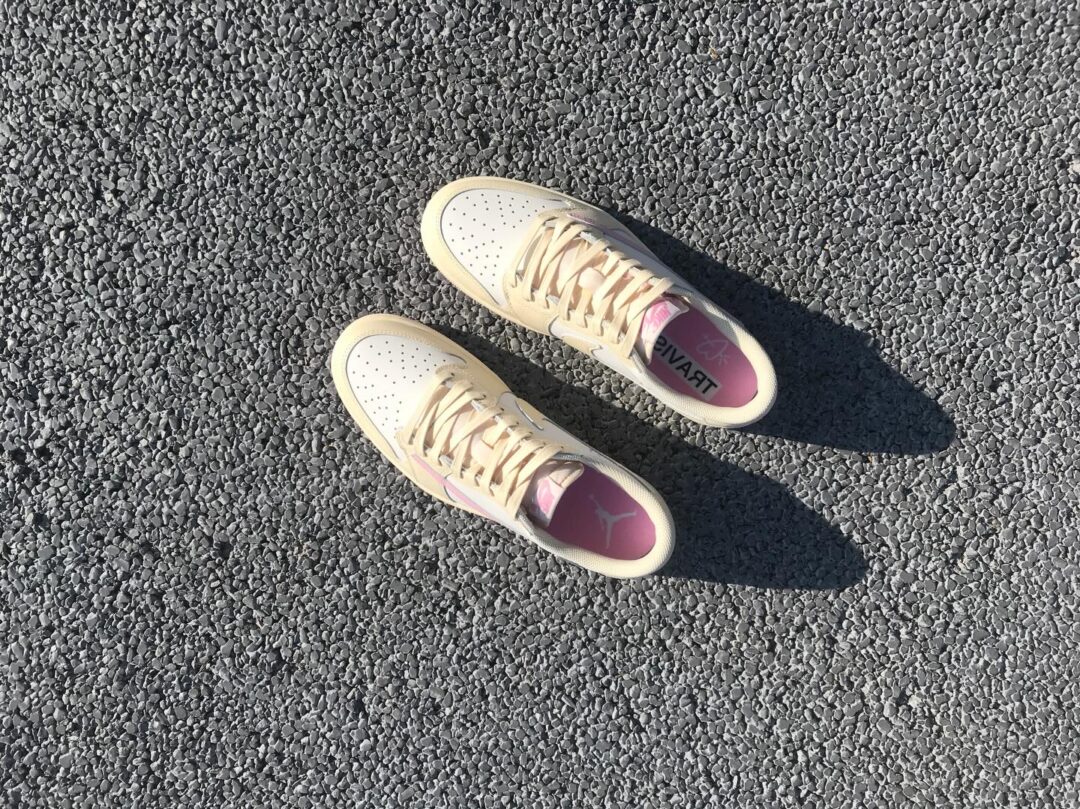 【2026年 5/22 発売予定】Travis Scott × NIKE AIR JORDAN 1 RETRO LOW OG SP “Sail/Shy Pink” (トラヴィス・スコット ナイキ エア ジョーダン 1 ロー “セイル/スカイピンク”) [IQ7604-100/IQ7604-101]