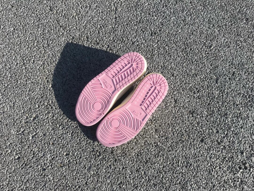 【2026年 5/22 発売予定】Travis Scott × NIKE AIR JORDAN 1 RETRO LOW OG SP “Sail/Shy Pink” (トラヴィス・スコット ナイキ エア ジョーダン 1 ロー “セイル/スカイピンク”) [IQ7604-100/IQ7604-101]