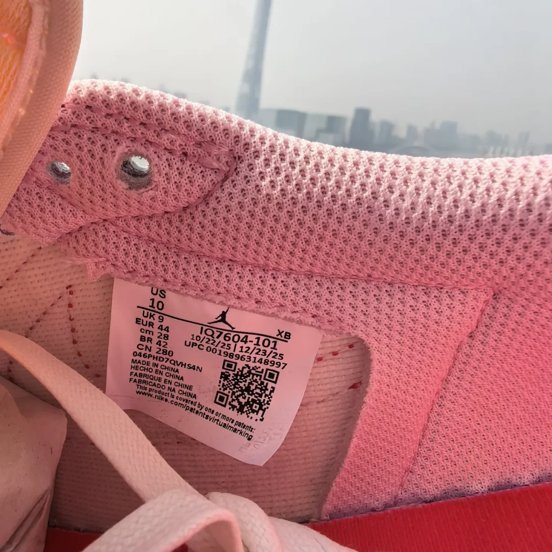 【2026年 5/22 発売予定】Travis Scott × NIKE AIR JORDAN 1 RETRO LOW OG SP “Sail/Shy Pink” (トラヴィス・スコット ナイキ エア ジョーダン 1 ロー “セイル/スカイピンク”) [IQ7604-100/IQ7604-101]