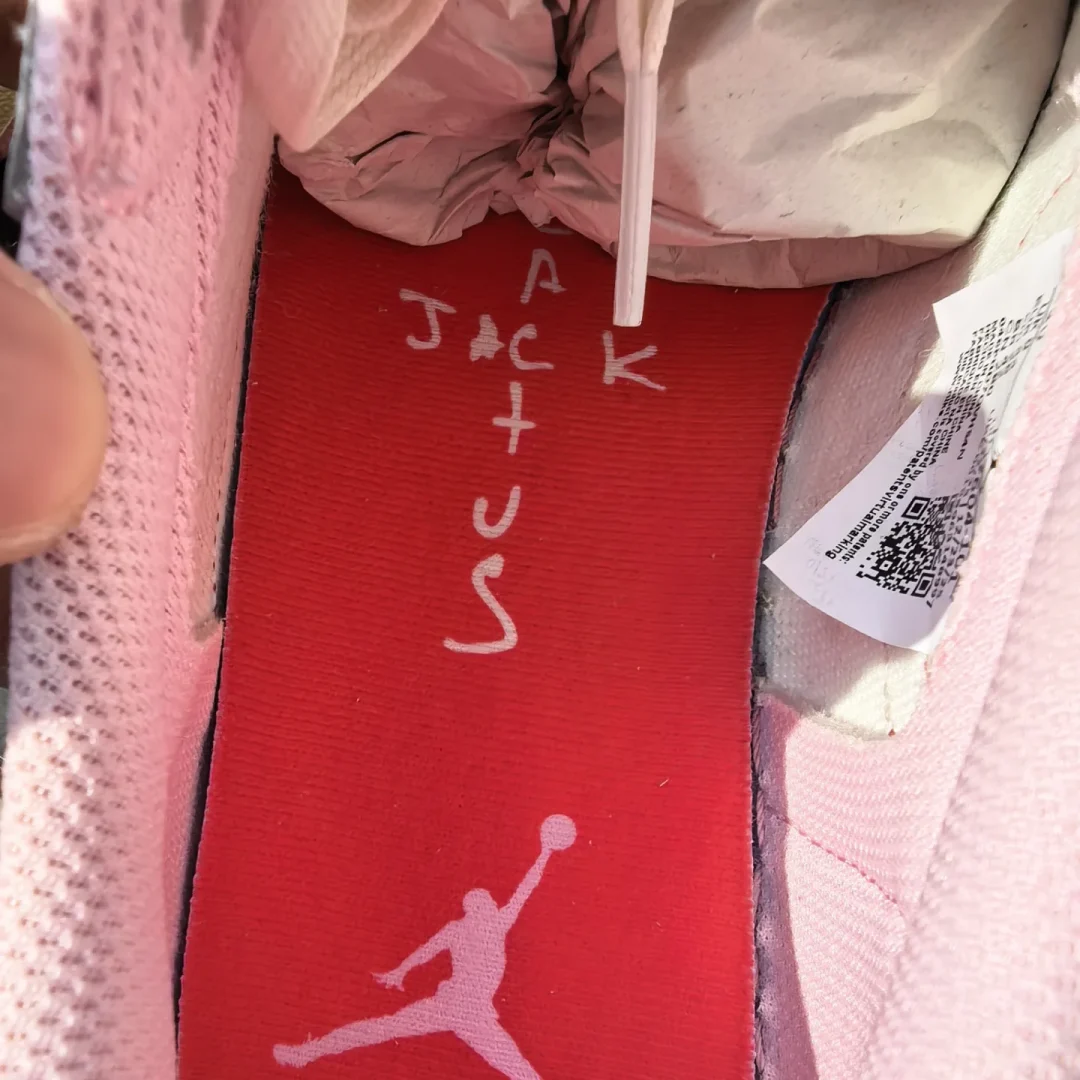 【2026年 5/22 発売予定】Travis Scott × NIKE AIR JORDAN 1 RETRO LOW OG SP “Sail/Shy Pink” (トラヴィス・スコット ナイキ エア ジョーダン 1 ロー “セイル/スカイピンク”) [IQ7604-100/IQ7604-101]