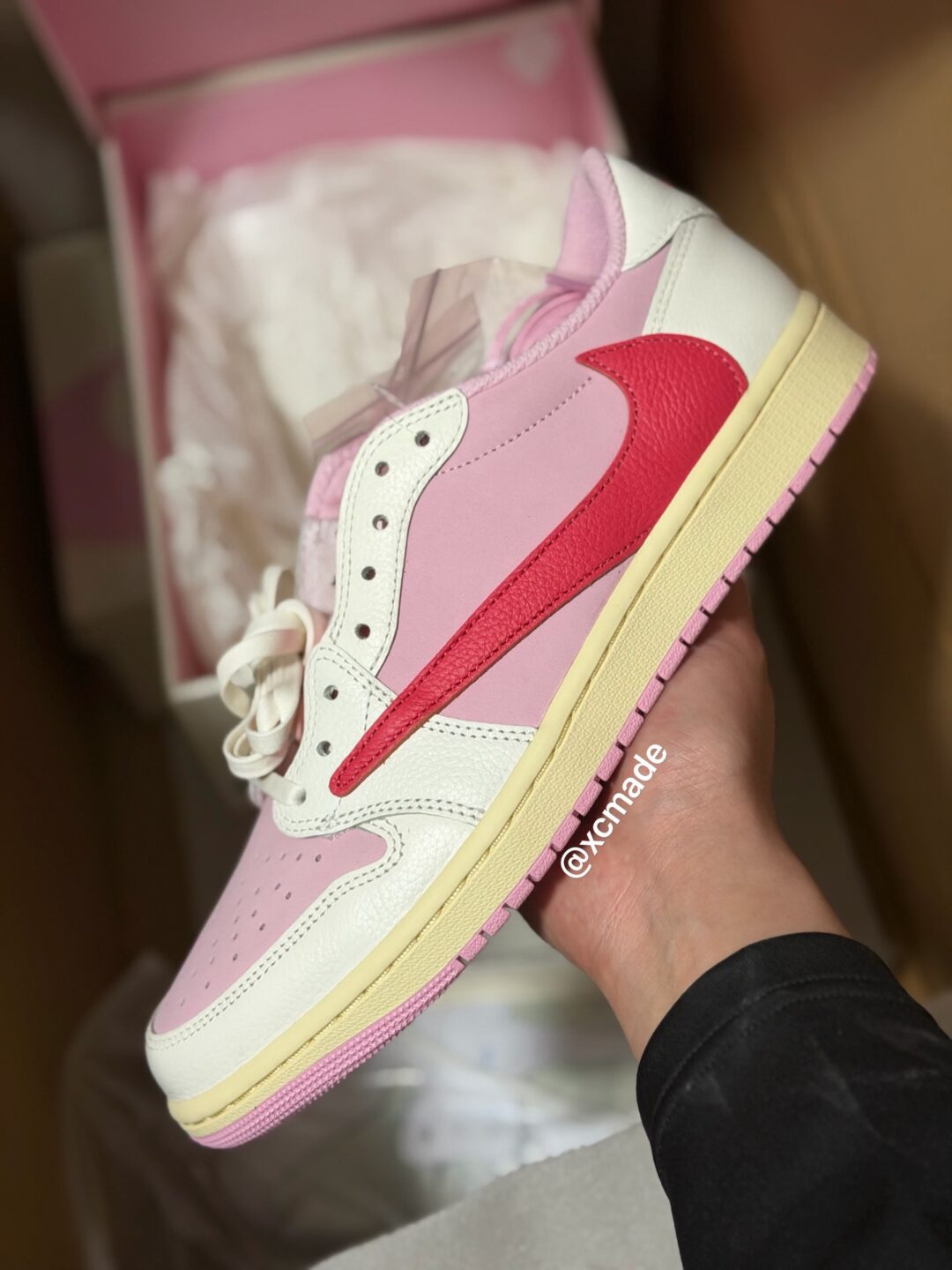 【2026年 5/22 発売予定】Travis Scott × NIKE AIR JORDAN 1 RETRO LOW OG SP “Sail/Shy Pink” (トラヴィス・スコット ナイキ エア ジョーダン 1 ロー “セイル/スカイピンク”) [IQ7604-100/IQ7604-101]
