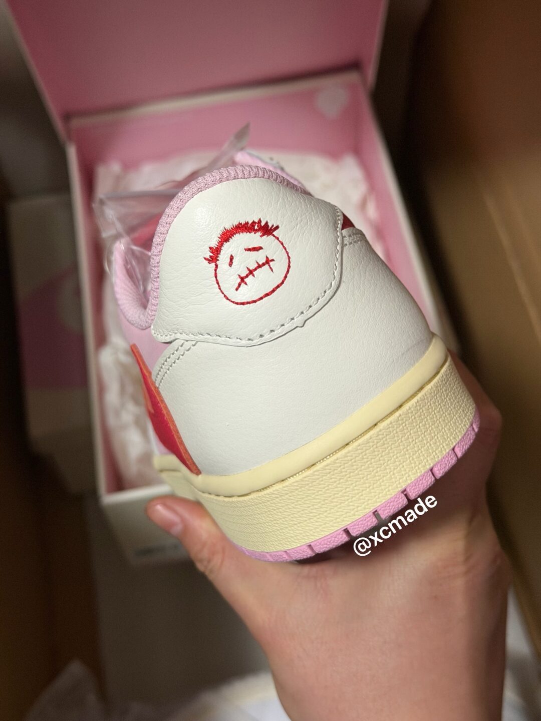 【2026年 5/22 発売予定】Travis Scott × NIKE AIR JORDAN 1 RETRO LOW OG SP “Sail/Shy Pink” (トラヴィス・スコット ナイキ エア ジョーダン 1 ロー “セイル/スカイピンク”) [IQ7604-100/IQ7604-101]