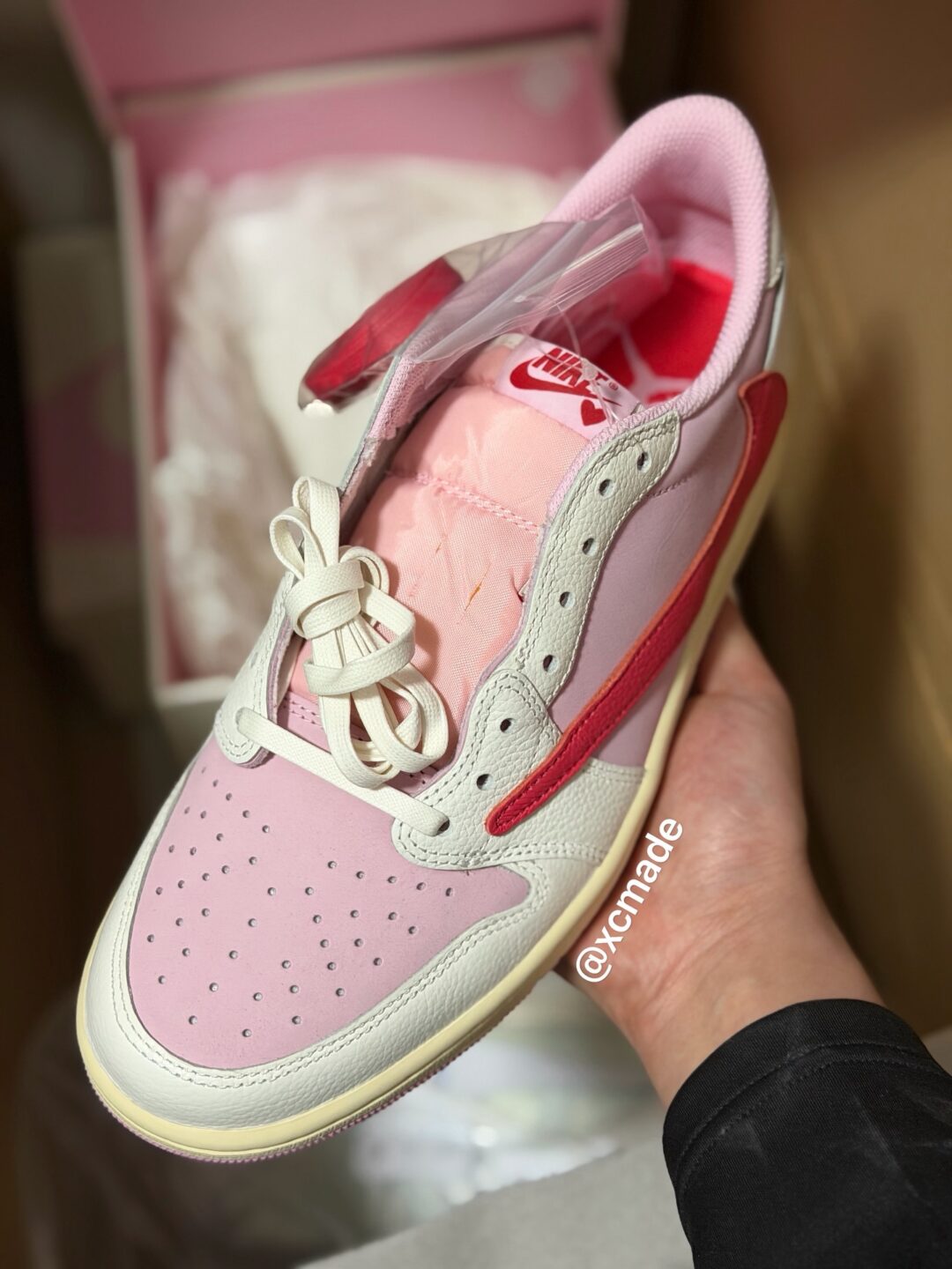 【2026年 5/22 発売予定】Travis Scott × NIKE AIR JORDAN 1 RETRO LOW OG SP “Sail/Shy Pink” (トラヴィス・スコット ナイキ エア ジョーダン 1 ロー “セイル/スカイピンク”) [IQ7604-100/IQ7604-101]