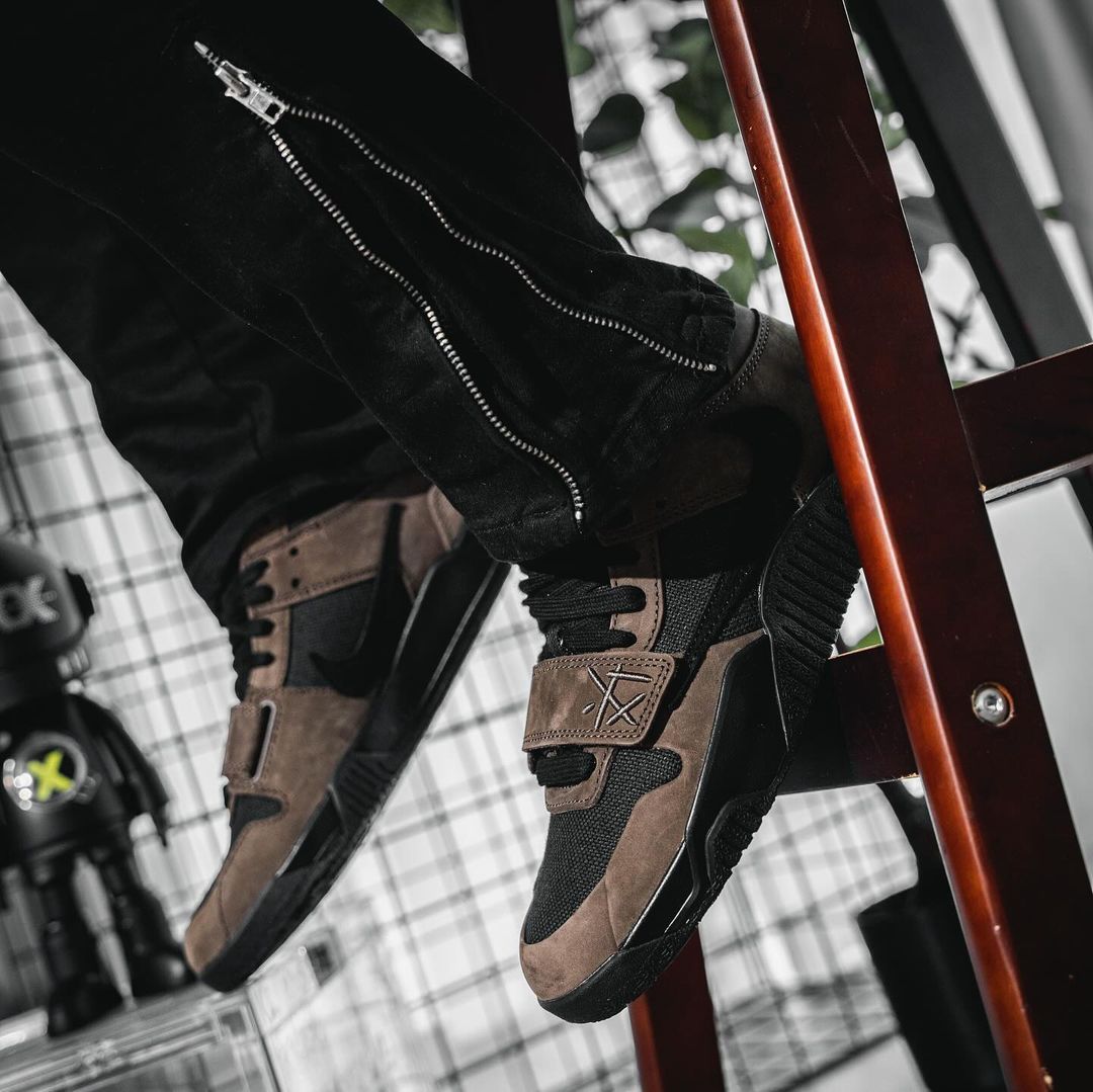 【2024年 10/4 発売】TRAVIS SCOTT NIKE JORDAN JUMPMAN JACK TR “Dark Mocha/Black” (トラビス・スコット × ナイキ ジョーダン ジャンプマンジャック トレーナー “ダークモカ/ブラック”) [FZ8117-201]