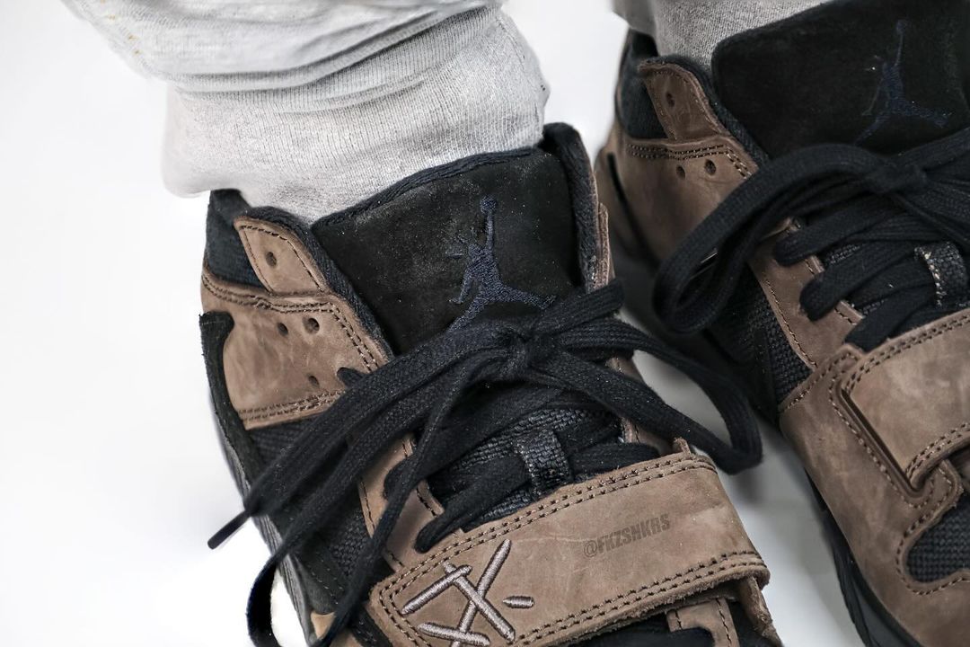 【2024年 10/4 発売】TRAVIS SCOTT NIKE JORDAN JUMPMAN JACK TR “Dark Mocha/Black” (トラビス・スコット × ナイキ ジョーダン ジャンプマンジャック トレーナー “ダークモカ/ブラック”) [FZ8117-201]