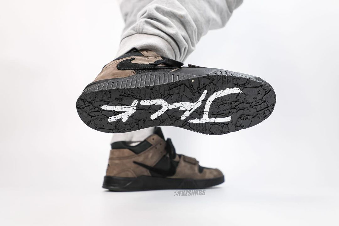 【2024年 10/4 発売】TRAVIS SCOTT NIKE JORDAN JUMPMAN JACK TR “Dark Mocha/Black” (トラビス・スコット × ナイキ ジョーダン ジャンプマンジャック トレーナー “ダークモカ/ブラック”) [FZ8117-201]