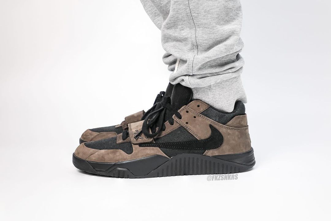 【2024年 10/4 発売】TRAVIS SCOTT NIKE JORDAN JUMPMAN JACK TR “Dark Mocha/Black” (トラビス・スコット × ナイキ ジョーダン ジャンプマンジャック トレーナー “ダークモカ/ブラック”) [FZ8117-201]