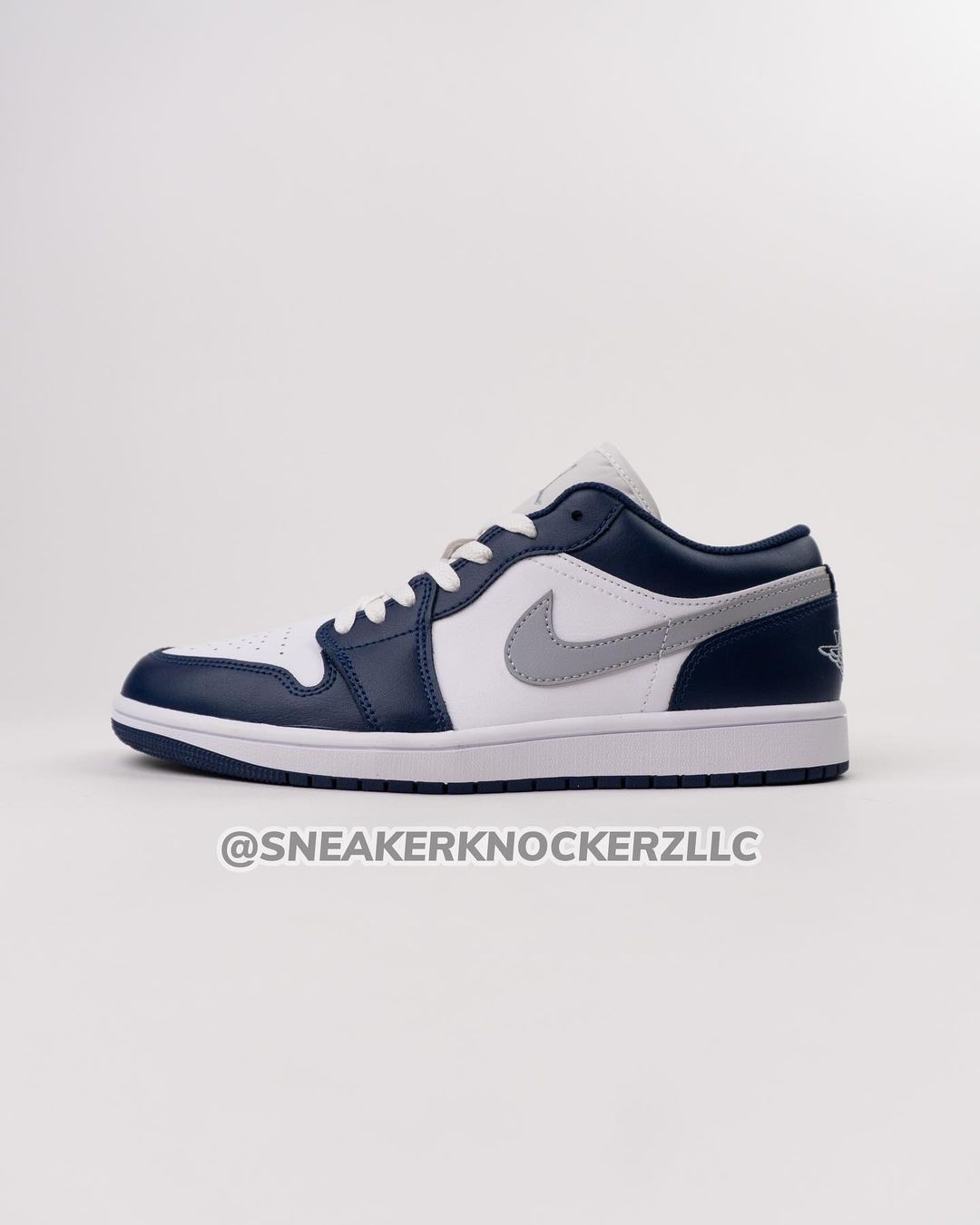 【2024年 発売予定】ナイキ エア ジョーダン 1 ロー “ホワイト/ネイビー/グレー” (NIKE AIR JORDAN 1 LOW “White/Navy/Grey”) [553558-141]