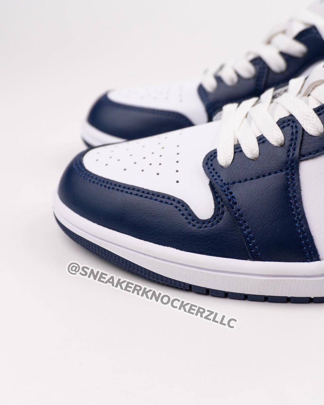 【2024年 発売予定】ナイキ エア ジョーダン 1 ロー “ホワイト/ネイビー/グレー” (NIKE AIR JORDAN 1 LOW “White/Navy/Grey”) [553558-141]