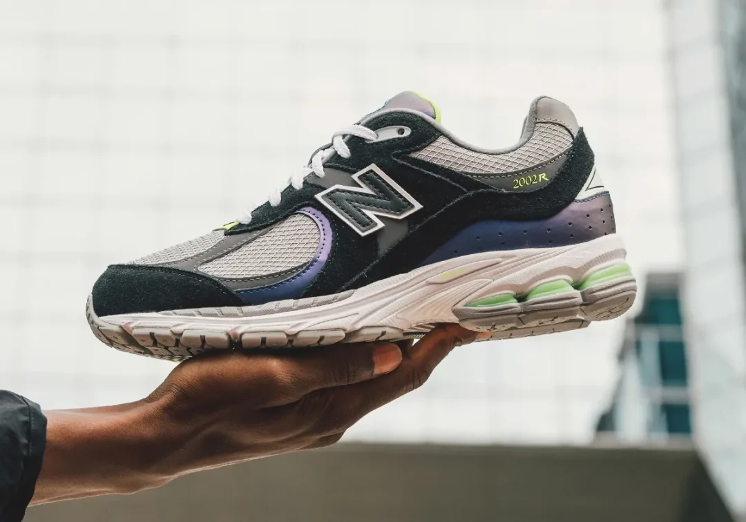 【2024年 5/17 発売】DTLR x New Balance M2002R “Purple Noir” (ニューバランス)