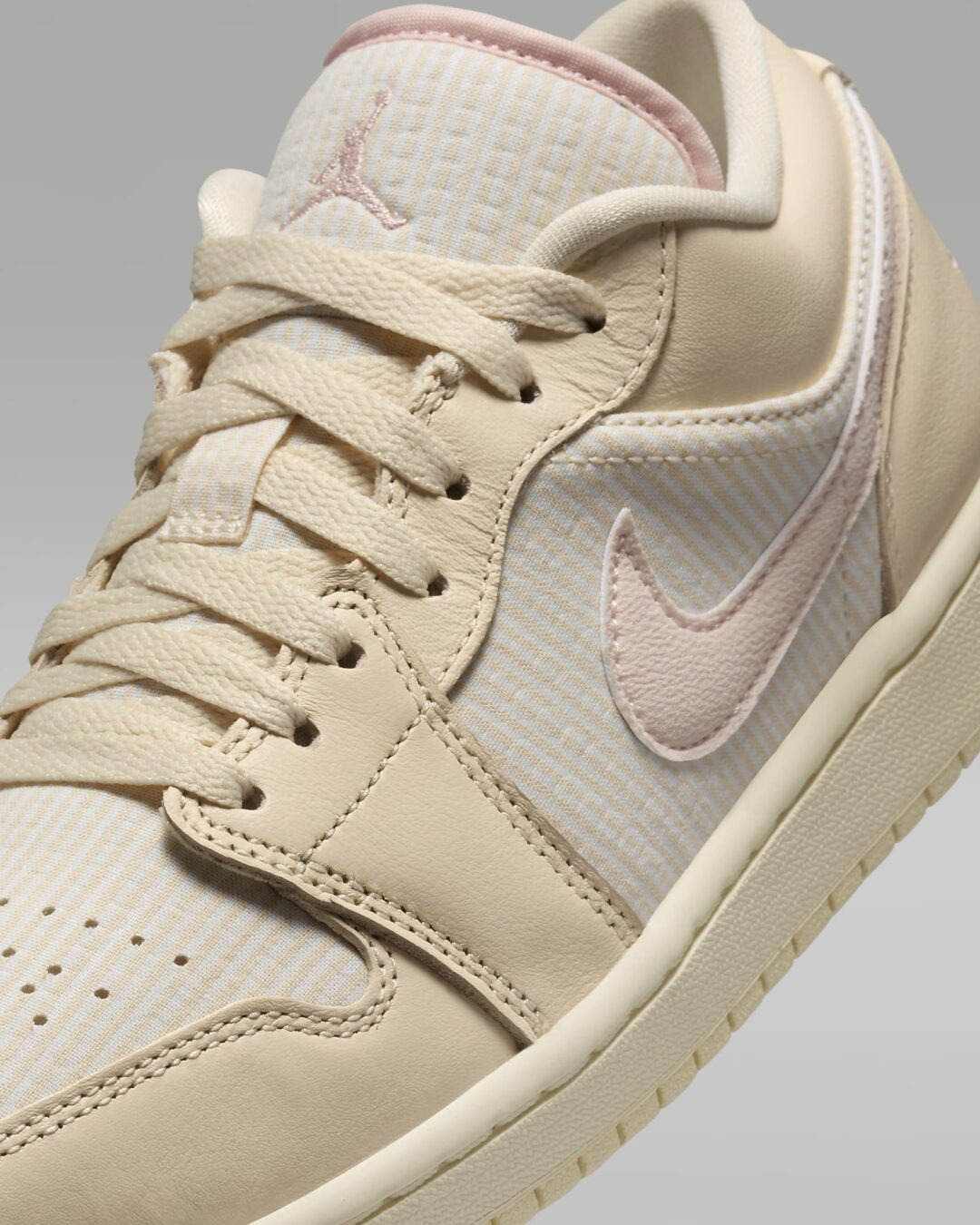 【2024年 5/15 発売】ナイキ W エア ジョーダン 1 ロー SE “モスリン/セイル/ココナッツミルク” (NIKE WMNS AIR JORDAN 1 LOW SE “Muslin/Sail/Coconut Milk”) [FQ1925-100]