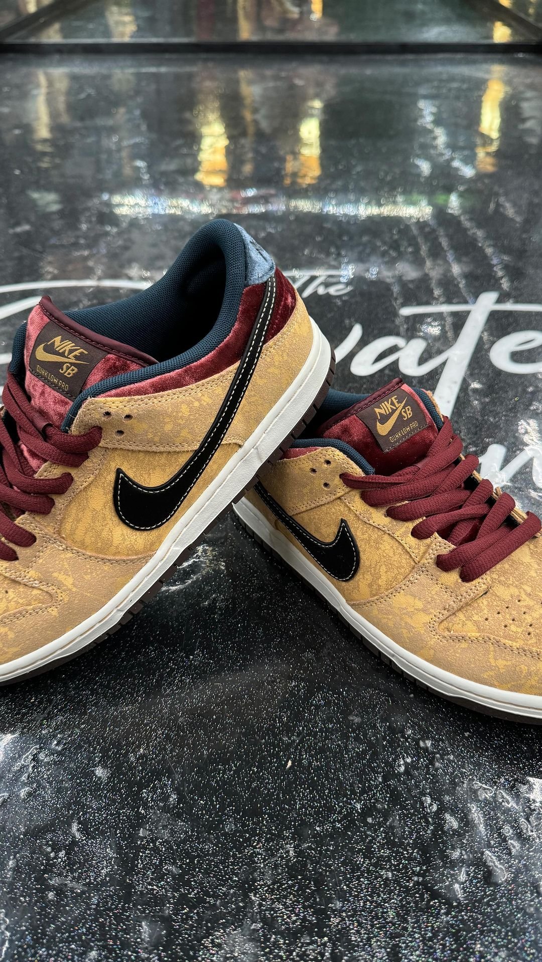 【国内 2024年 10/18 発売】NIKE SB DUNK LOW “City Of Cinema” (ナイキ ダンク ロー “シティ オブ シネマ”) [FZ1278-200]