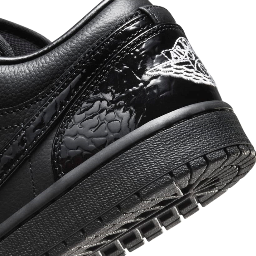 【国内 2024年 8/1 発売】NIKE W AIR JORDAN 1 LOW “Black Croc” (ナイキ エア ジョーダン 1 ロー “ブラッククロコ”) [HJ7743-010]
