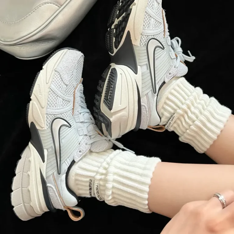 2024年 6/9 発売】NIKE WMNS V2K RUN “Platinum Platinum/Light