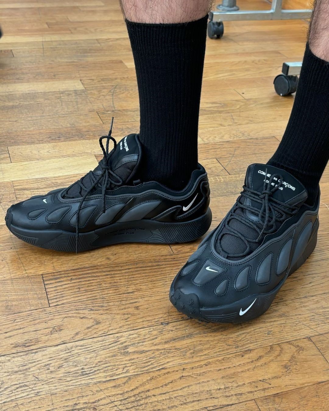 【国内 2025年 4/4 発売】COMME des GARCONS HOMME PLUS × NIKE SENSE 96 SP (コム デ ギャルソン・オム プリュス ナイキ) [HV1944-001/HV1944-100/IF7038-600]