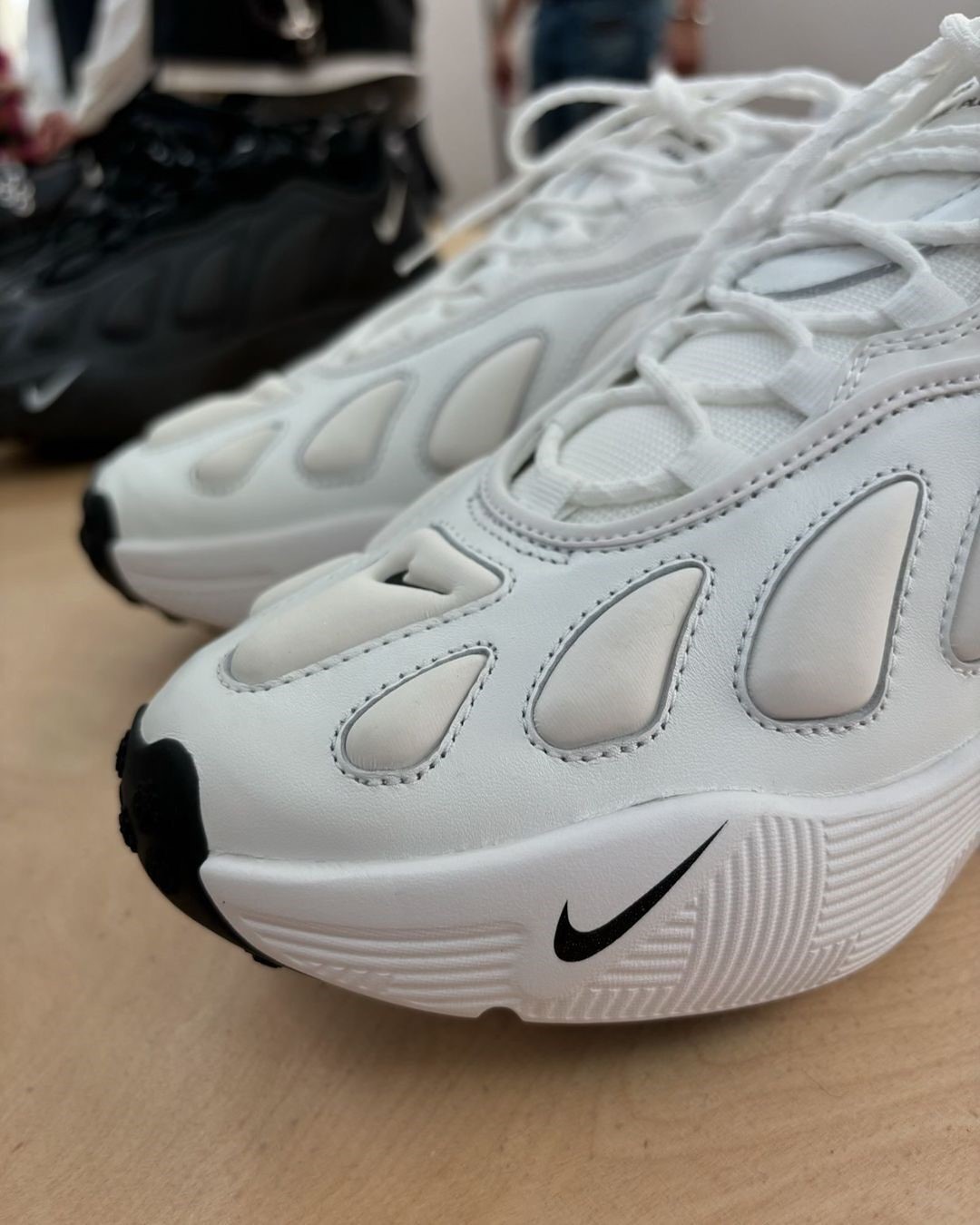 【国内 2025年 4/4 発売】COMME des GARCONS HOMME PLUS × NIKE SENSE 96 SP (コム デ ギャルソン・オム プリュス ナイキ) [HV1944-001/HV1944-100/IF7038-600]