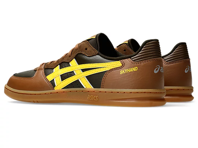 【2024年 7/12 発売】ASICS SKYHAND OG “Black Coffee/Tai Chi Yellow” (アシックス スカイハンド OG) [1203A451.201]