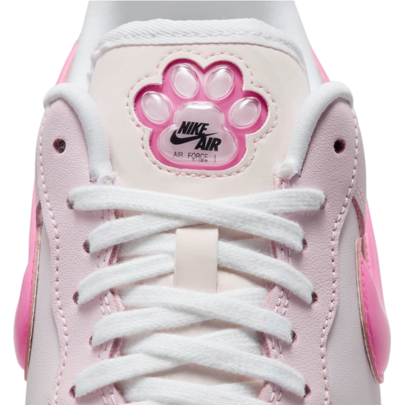 【2024年 秋 発売予定】NIKE AIR FORCE 1 LOW “Paw Print/Pearl Pink/White” (ナイキ エア フォース 1 ロー “パウプリント/パールピンク/ホワイト”) [HM3696-661]