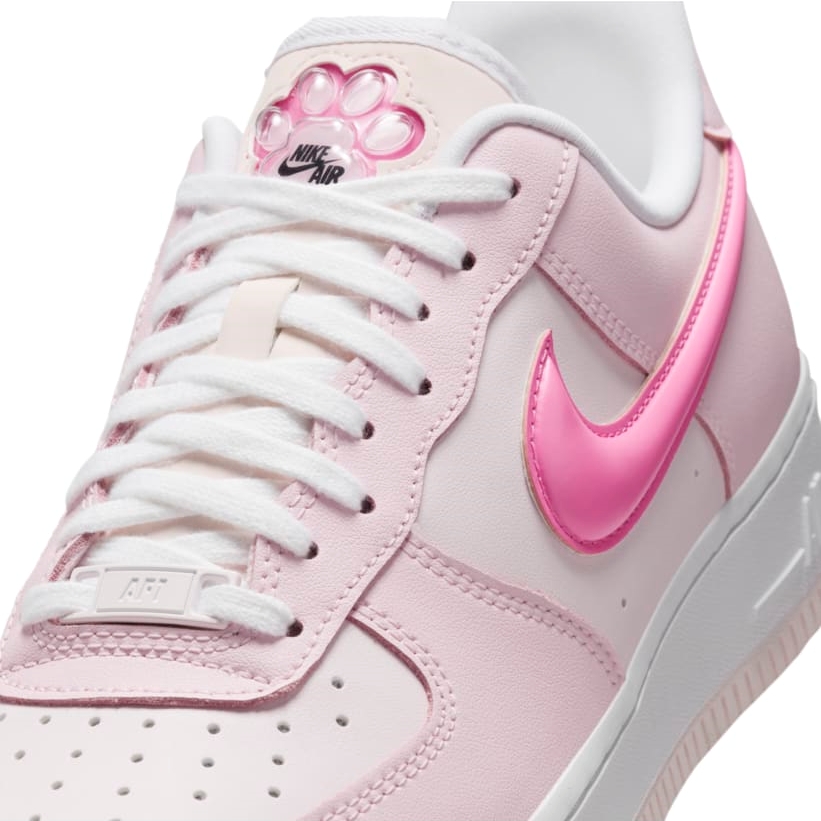 【2024年 秋 発売予定】NIKE AIR FORCE 1 LOW “Paw Print/Pearl Pink/White” (ナイキ エア フォース 1 ロー “パウプリント/パールピンク/ホワイト”) [HM3696-661]