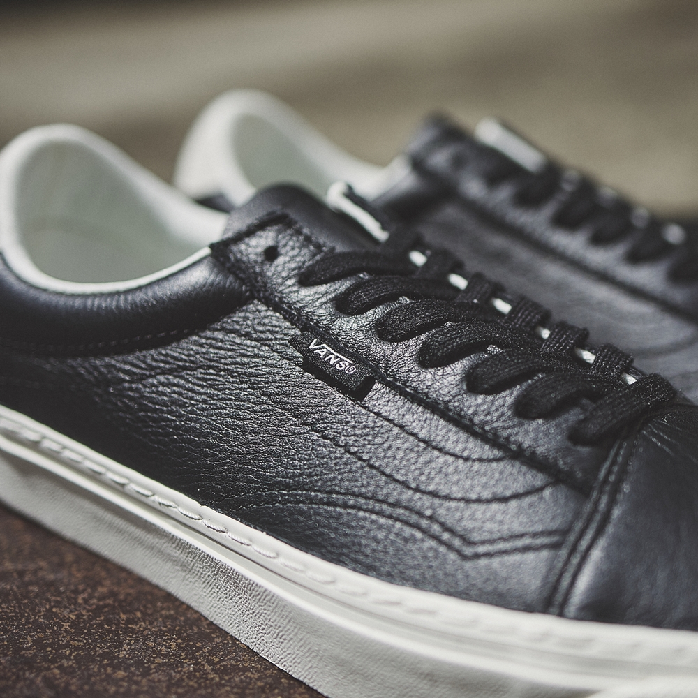 【2024年 7/9 発売】アッパーにしなやかで質感のあるレザーを採用したVANS OLD SKOOL LUX & AUTHENTIC LUX (バンズ オールドスクール オーセンティック)