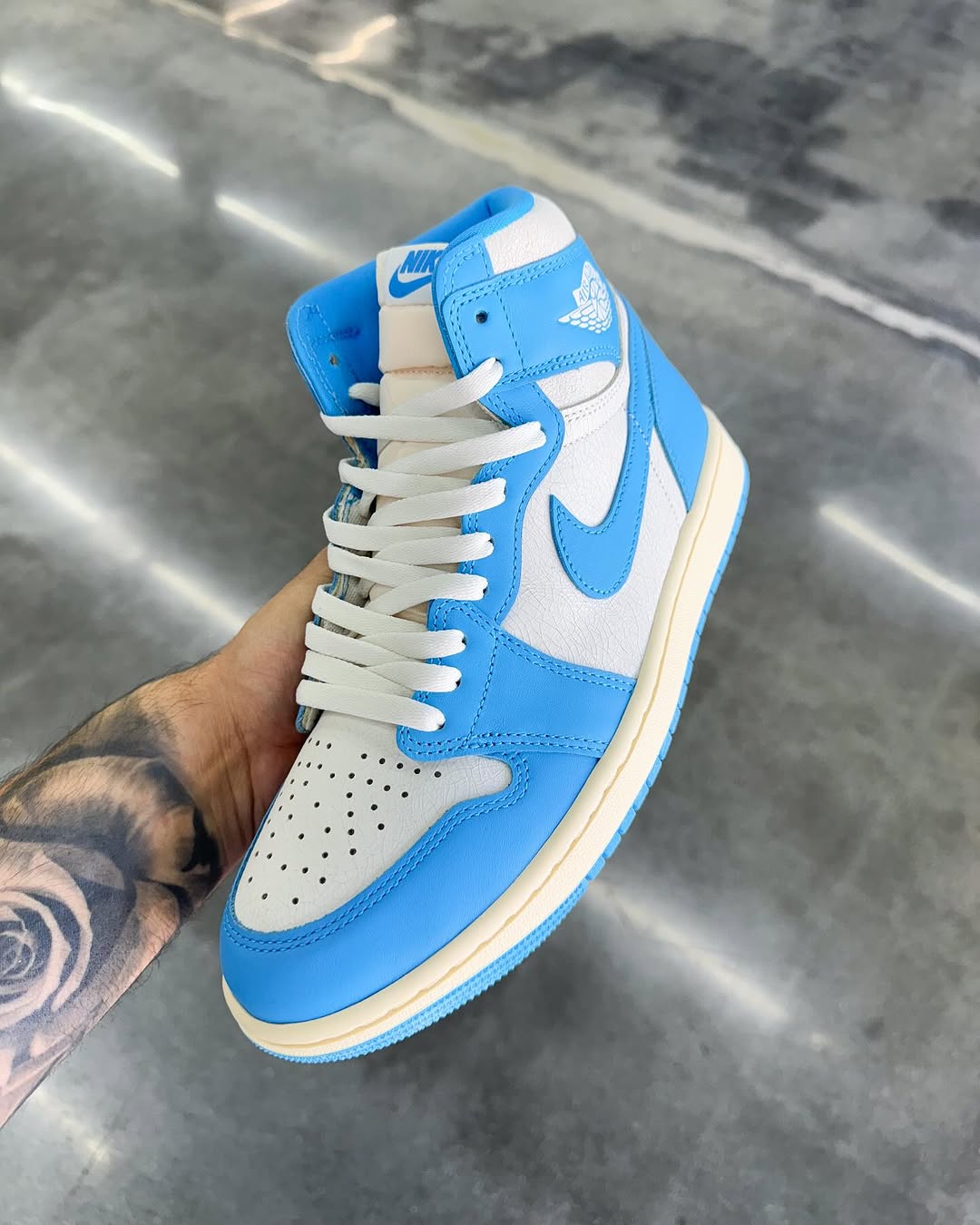 【2025年 5/10 発売】NIKE AIR JORDAN 1 HIGH OG “UNC Reimagined” (ナイキ エア ジョーダン 1 ハイ OG “ユーエヌシー リイマジンド”) [DZ5485-402]