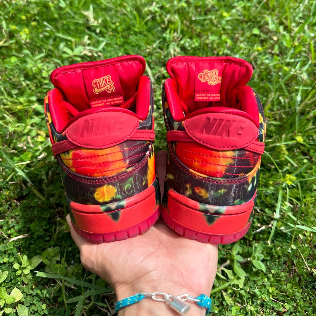 【2024年 12/19 & 12/23 発売】オズの魔法使い × NIKE SB DUNK LOW PRO QS (THE WIZARD OF OZ ナイキ ダンク ロー プロ) [FZ1291-600]