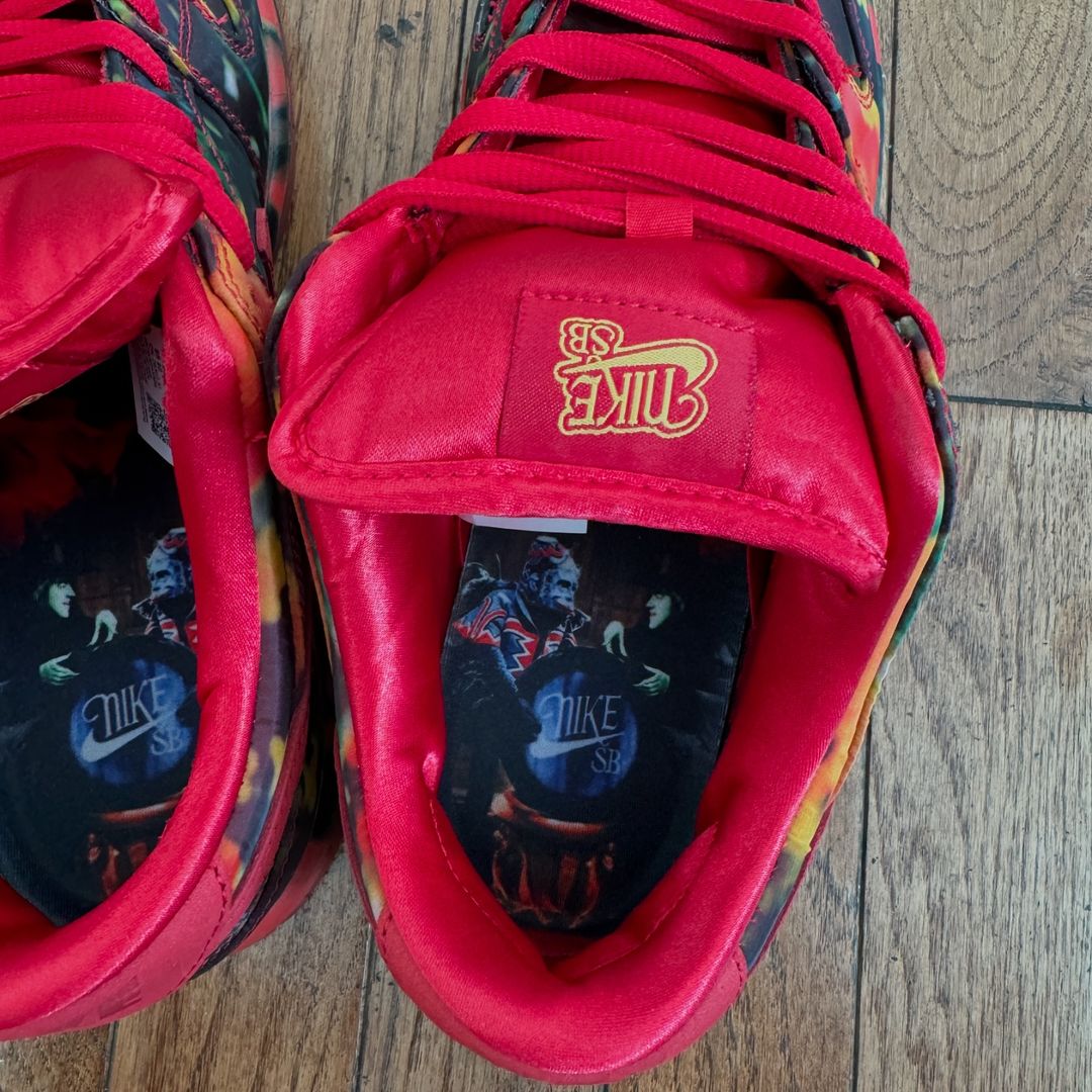 【2024年 12/19 & 12/23 発売】オズの魔法使い × NIKE SB DUNK LOW PRO QS (THE WIZARD OF OZ ナイキ ダンク ロー プロ) [FZ1291-600]